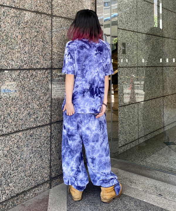 はるひむさんの「BEAMS WOMEN｜【別注】NEEDLES / ベロア Uネック Tシャツ」を使ったコーディネート