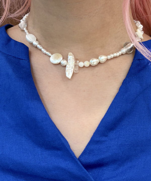 はっとりさんの「BEAMS WOMEN｜【別注】NEEDELS / ベロア パンツ」を使ったコーディネート