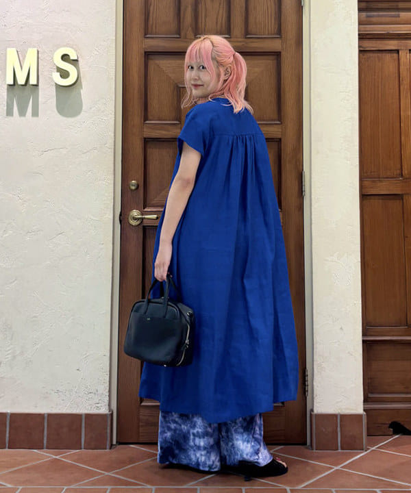 はっとりさんの「BEAMS WOMEN｜【別注】NEEDELS / ベロア パンツ」を使ったコーディネート
