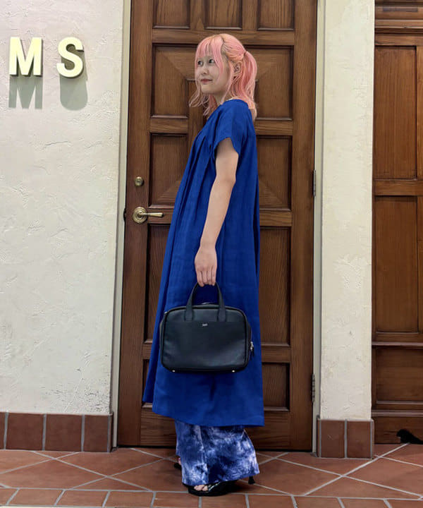 はっとりさんの「BEAMS WOMEN｜【別注】NEEDELS / ベロア パンツ」を使ったコーディネート