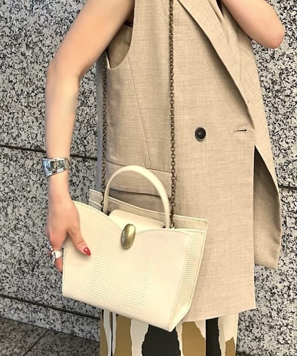 大槻 まひろさんの「BEAMS WOMEN｜シックプリント パンツ」を使ったコーディネート