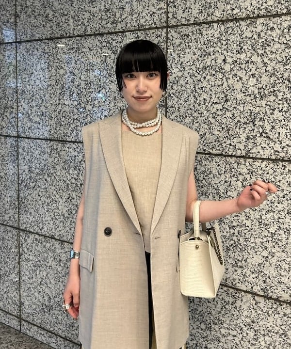 大槻 まひろさんの「BEAMS WOMEN｜シックプリント パンツ」を使ったコーディネート