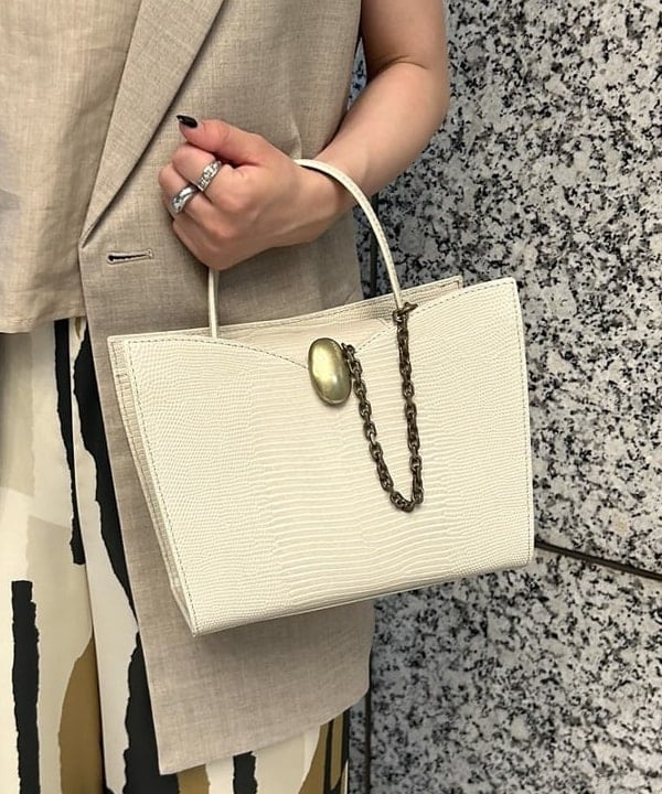 大槻 まひろさんの「BEAMS WOMEN｜シックプリント パンツ」を使ったコーディネート