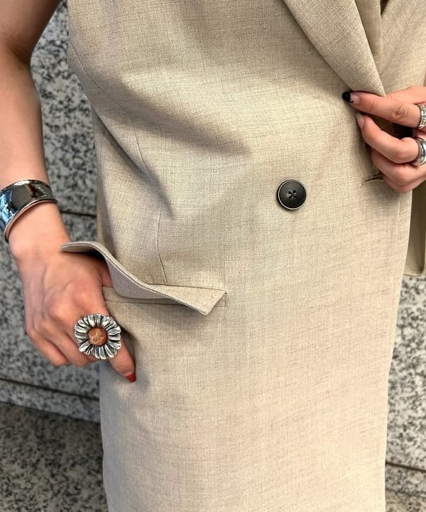 大槻 まひろさんの「BEAMS WOMEN｜シックプリント パンツ」を使ったコーディネート