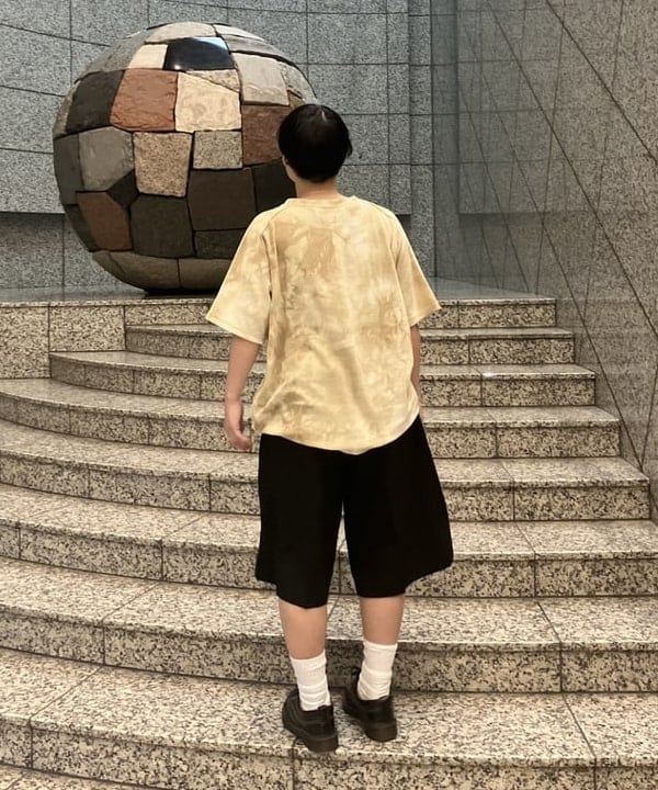 赤羽 花さんの「BEAMS WOMEN｜【別注】NEEDLES / ベロア Uネック Tシャツ」を使ったコーディネート