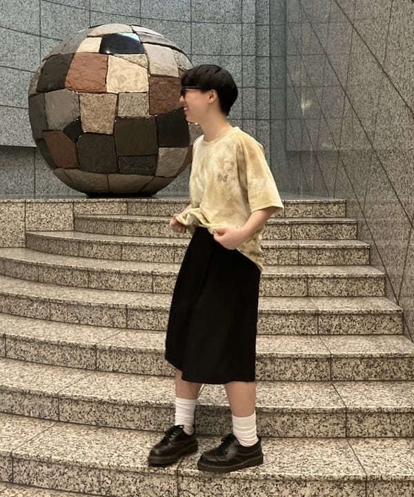 赤羽 花さんの「BEAMS WOMEN｜【別注】NEEDLES / ベロア Uネック Tシャツ」を使ったコーディネート