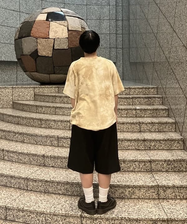 赤羽 花さんの「BEAMS WOMEN｜【別注】NEEDLES / ベロア Uネック Tシャツ」を使ったコーディネート