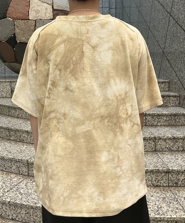 赤羽 花さんの「BEAMS WOMEN｜【別注】NEEDLES / ベロア Uネック Tシャツ」を使ったコーディネート