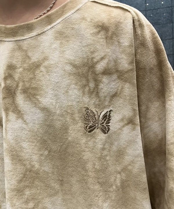 赤羽 花さんの「BEAMS WOMEN｜【別注】NEEDLES / ベロア Uネック Tシャツ」を使ったコーディネート