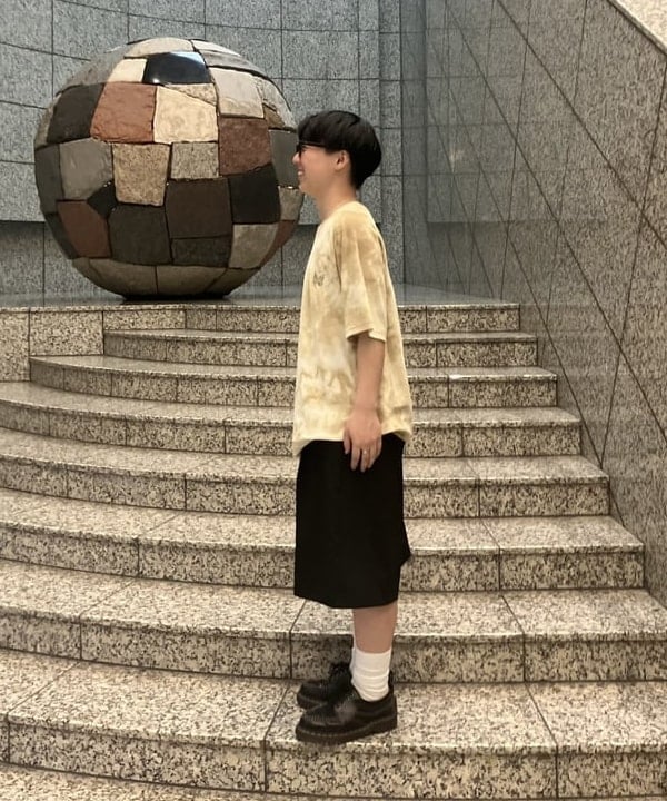 赤羽 花さんの「BEAMS WOMEN｜【別注】NEEDLES / ベロア Uネック Tシャツ」を使ったコーディネート