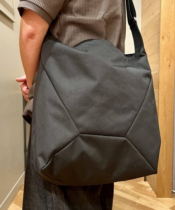 新里 京介さんの「BEAMS WOMEN｜【別注】NEW ERA / 9FORTY Racing Cap」を使ったコーディネート