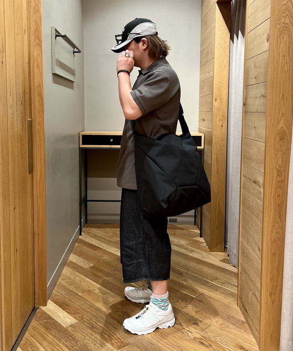 新里 京介さんの「BEAMS WOMEN｜【別注】NEW ERA / 9FORTY Racing Cap」を使ったコーディネート