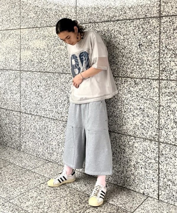 菊田 悠さんの「BEAMS WOMEN｜メッシュ プリント Tシャツ」を使ったコーディネート