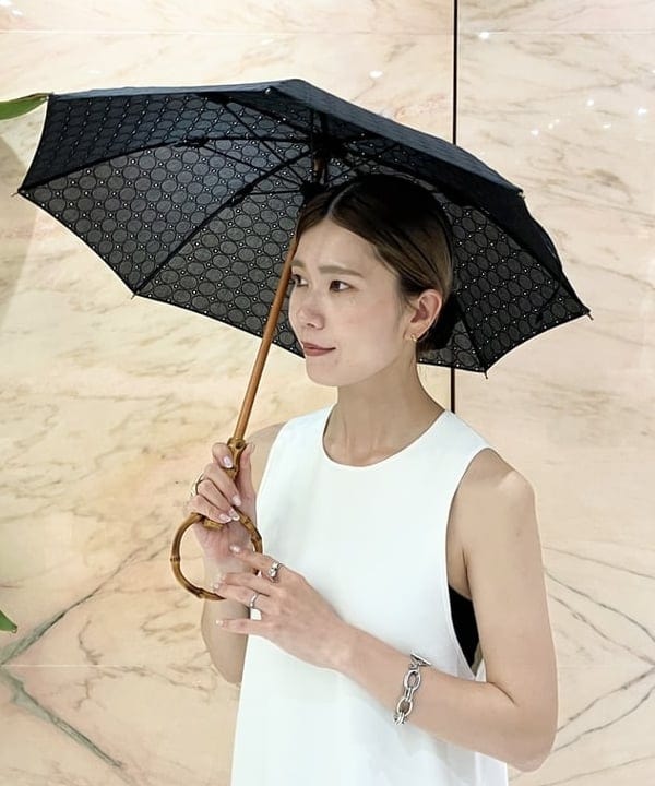 AONO SHIKAMAさんの「BEAMS WOMEN｜■Bon Bon Store / ドット エンブロイダリー 日傘」を使ったコーディネート