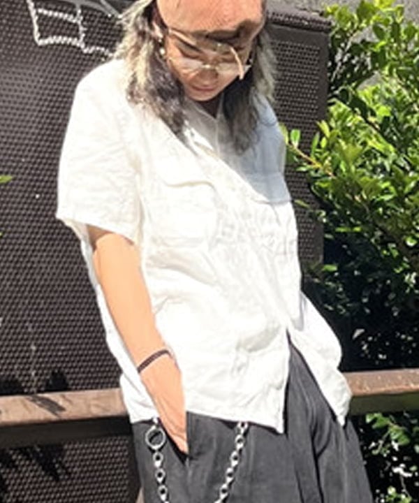 菊田 悠さんの「BEAMS WOMEN｜Open Collar 1/40 Linen」を使ったコーディネート