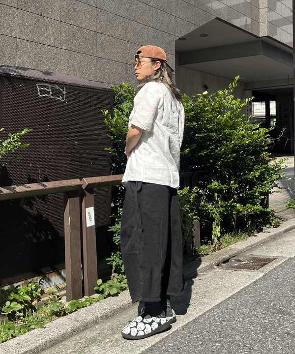 菊田 悠さんの「BEAMS WOMEN｜Open Collar 1/40 Linen」を使ったコーディネート