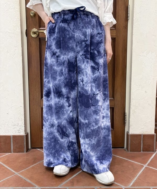 クロサワさんの「BEAMS WOMEN｜コットン リネン フリル ギャザー ショートスリーブ」を使ったコーディネート