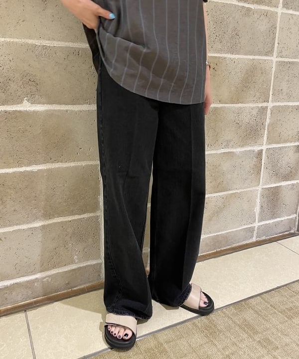 SAKAIさんの「BEAMS WOMEN｜【別注】スタイリスト佐藤佳菜子 &times; SLOANE / クルーネック リブTシャツ」を使ったコーディネート