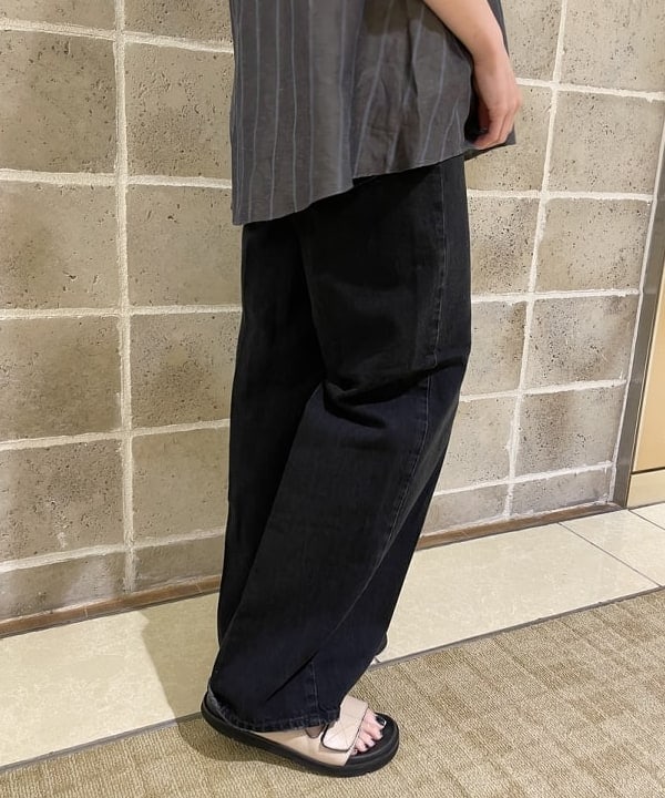 SAKAIさんの「BEAMS WOMEN｜【別注】スタイリスト佐藤佳菜子 &times; SLOANE / クルーネック リブTシャツ」を使ったコーディネート