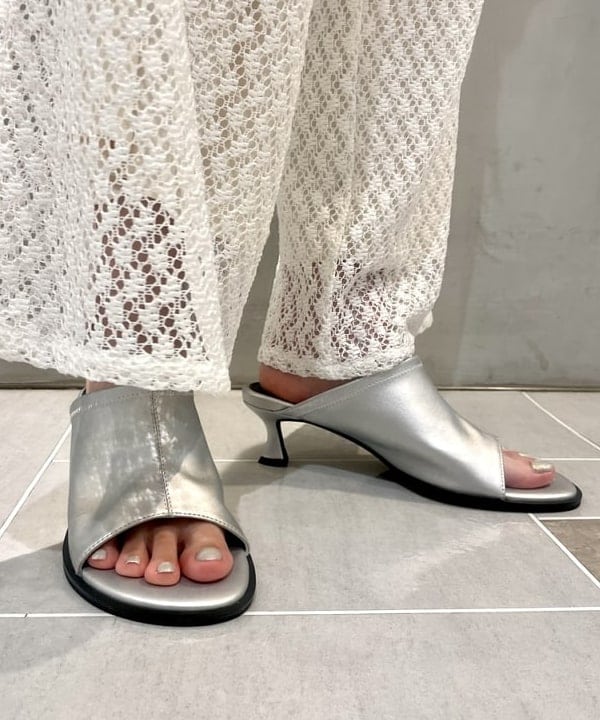 カタヤマ アヤさんの「BEAMS WOMEN｜フロント リボン ノースリーブ トップス」を使ったコーディネート