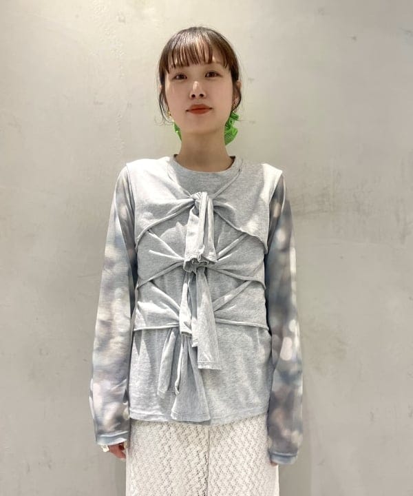 カタヤマ アヤさんの「BEAMS WOMEN｜フロント リボン ノースリーブ トップス」を使ったコーディネート