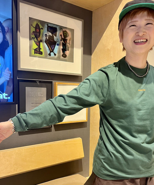 木村 梨香さんの「BEAMS WOMEN｜ボーイ ミニロゴ ロングスリーブ Tシャツ」を使ったコーディネート