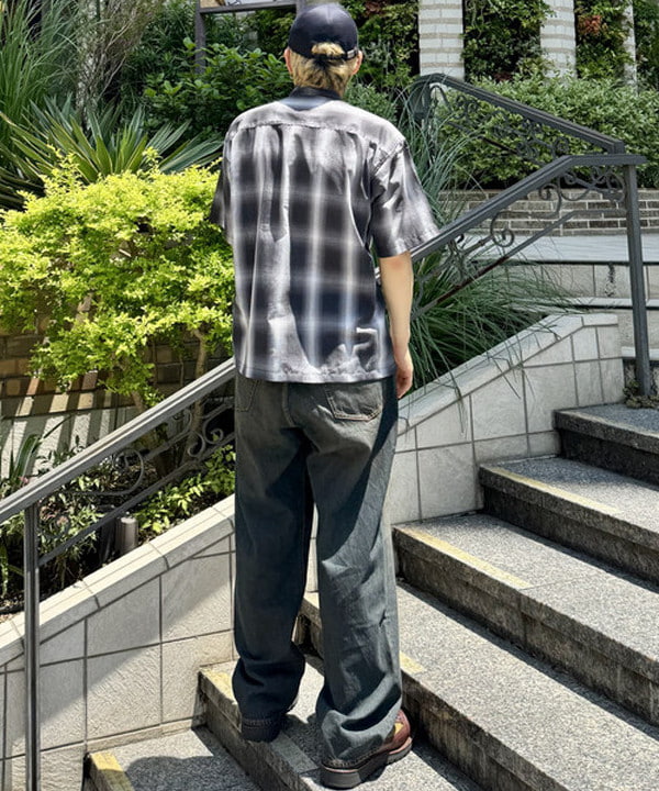 配島 孝明さんの「BEAMS WOMEN｜オンブレ チェック ルーズ シャツ」を使ったコーディネート