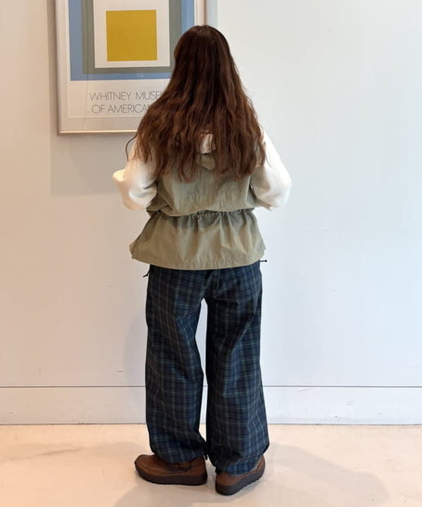 カスタニ モモノさんの「BEAMS WOMEN｜【別注】Gramicci/ リップストップ スラックス」を使ったコーディネート