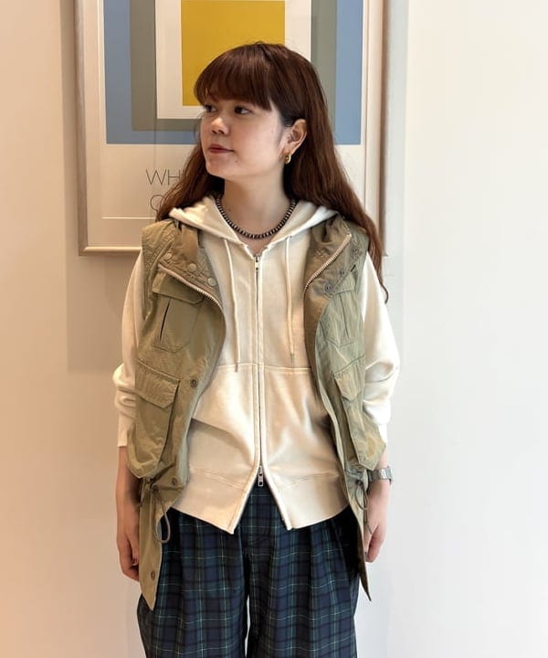 カスタニ モモノさんの「BEAMS WOMEN｜【別注】Gramicci/ リップストップ スラックス」を使ったコーディネート