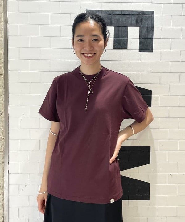 津藤 理佐子さんの「BEAMS WOMEN｜ボーイ ベーシック Tシャツ」を使ったコーディネート