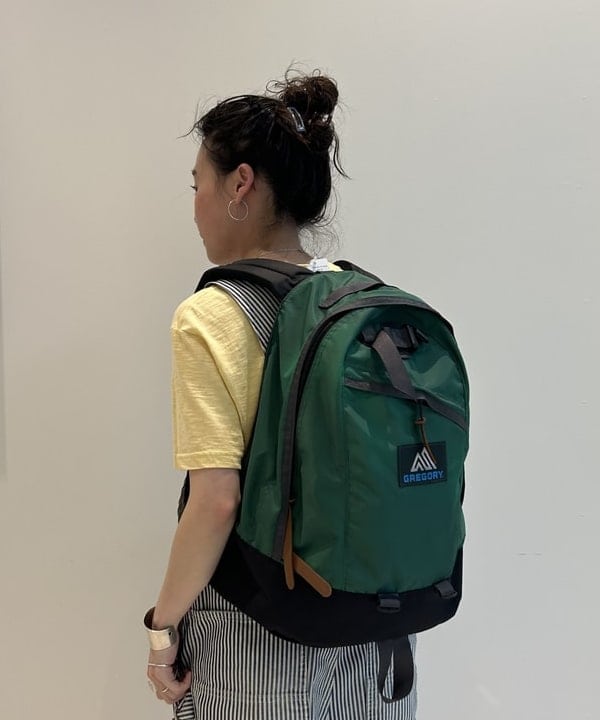 清水 彩乃さんの「BEAMS WOMEN｜【別注】NEW ERA / BBロゴ キャップ キーホルダー」を使ったコーディネート