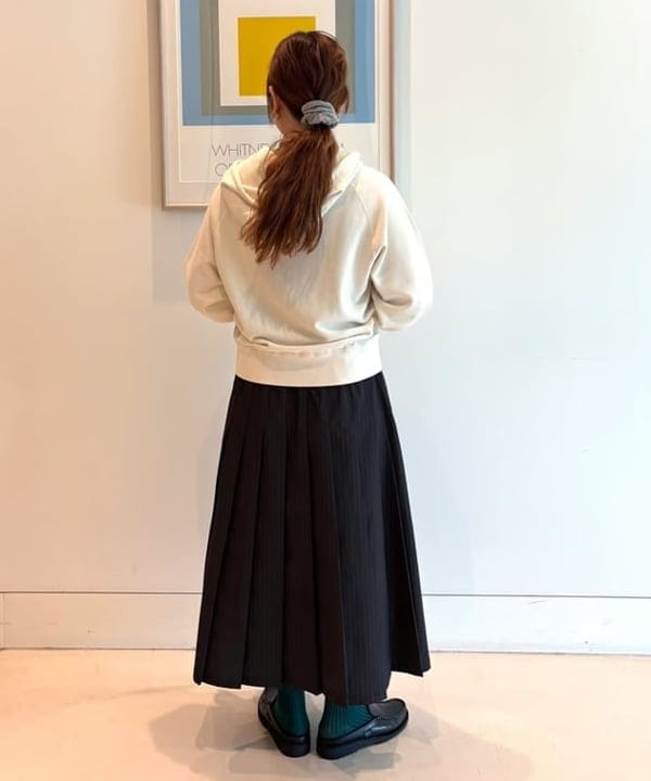 カスタニ モモノさんの「BEAMS WOMEN｜【別注】Gramicci / プリーツ スカート」を使ったコーディネート