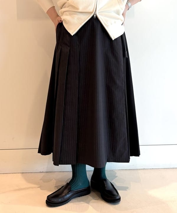 カスタニ モモノさんの「BEAMS WOMEN｜【別注】Gramicci / プリーツ スカート」を使ったコーディネート