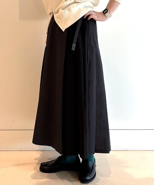 カスタニ モモノさんの「BEAMS WOMEN｜【別注】Gramicci / プリーツ スカート」を使ったコーディネート