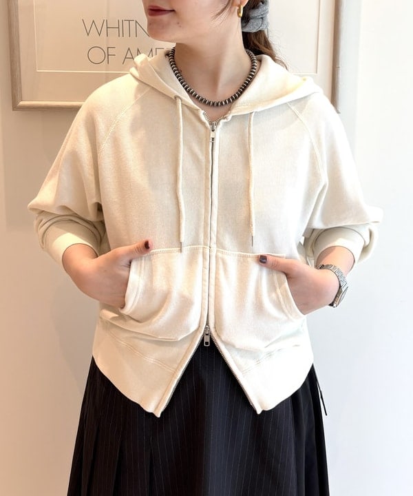 カスタニ モモノさんの「BEAMS WOMEN｜【別注】Gramicci / プリーツ スカート」を使ったコーディネート