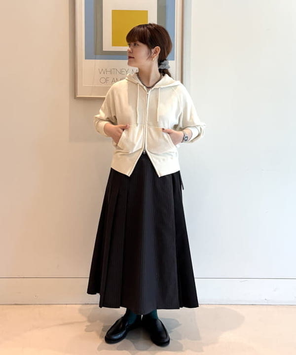 カスタニ モモノさんの「BEAMS WOMEN｜【別注】Gramicci / プリーツ スカート」を使ったコーディネート