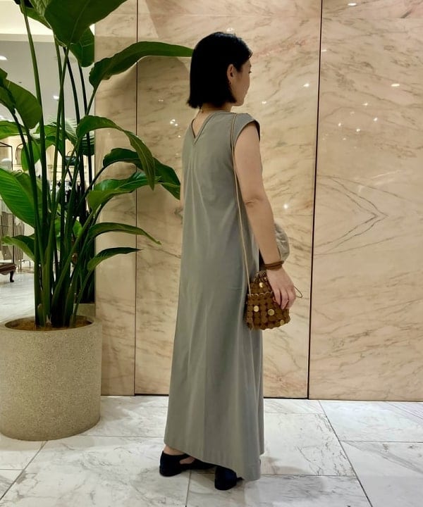 小笠原 楓さんの「BEAMS WOMEN｜KHADI オーバー ショート シャツ」を使ったコーディネート