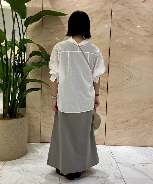 小笠原 楓さんの「BEAMS WOMEN｜KHADI オーバー ショート シャツ」を使ったコーディネート