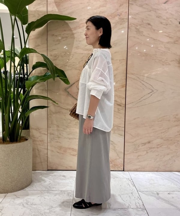 小笠原 楓さんの「BEAMS WOMEN｜KHADI オーバー ショート シャツ」を使ったコーディネート