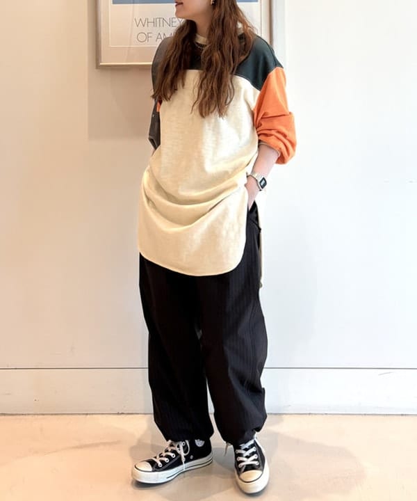 カスタニ モモノさんの「BEAMS WOMEN｜クレイジー フットボール ワンピース」を使ったコーディネート