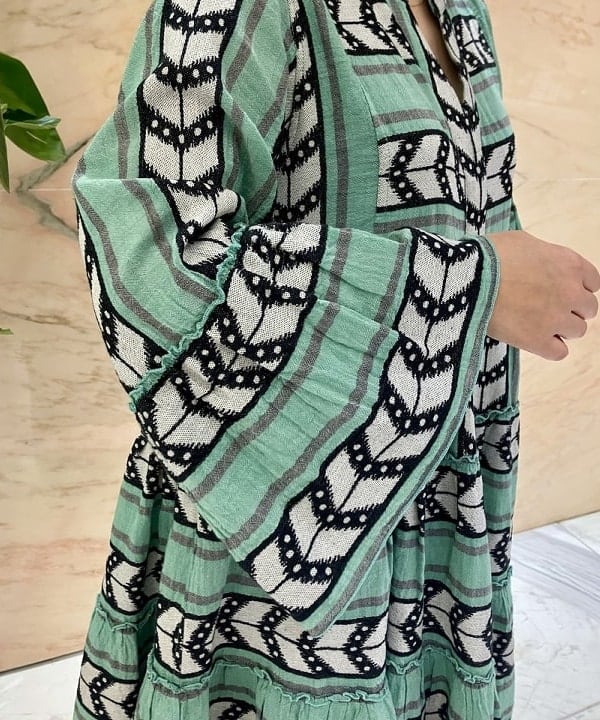 小笠原 楓さんの「BEAMS WOMEN｜TANORA / MINI BOMBO ハンドバッグ」を使ったコーディネート