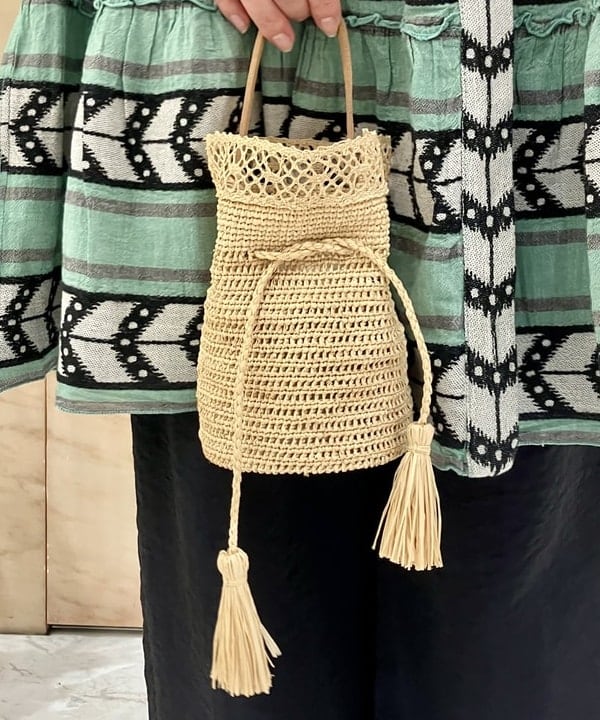 小笠原 楓さんの「BEAMS WOMEN｜TANORA / MINI BOMBO ハンドバッグ」を使ったコーディネート