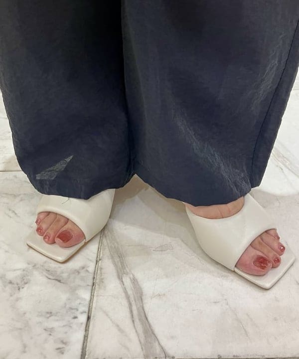 小笠原 楓さんの「BEAMS WOMEN｜TANORA / MINI BOMBO ハンドバッグ」を使ったコーディネート