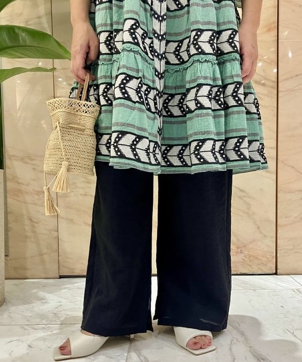 小笠原 楓さんの「BEAMS WOMEN｜TANORA / MINI BOMBO ハンドバッグ」を使ったコーディネート