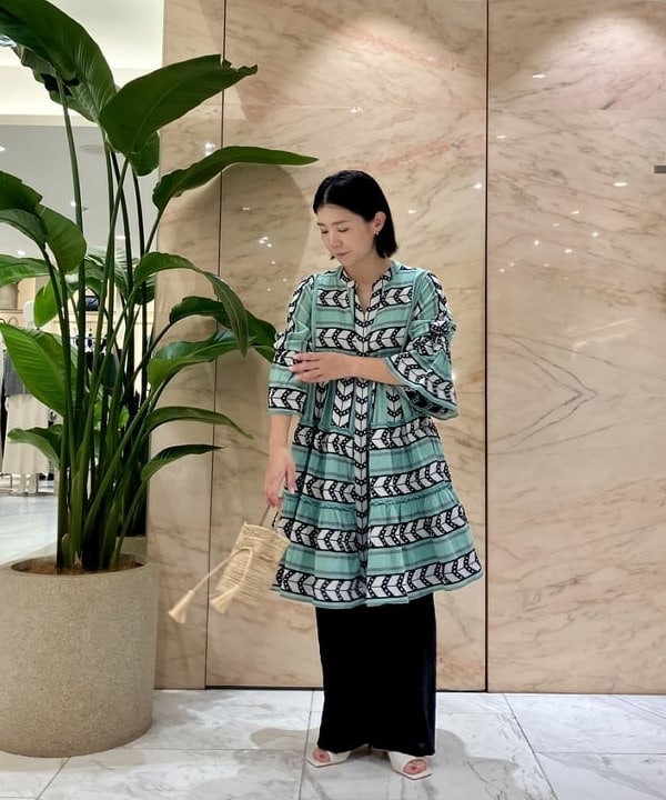 小笠原 楓さんの「BEAMS WOMEN｜TANORA / MINI BOMBO ハンドバッグ」を使ったコーディネート