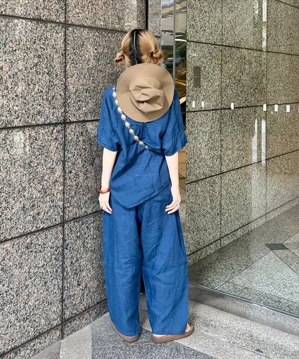 小原 もこさんの「BEAMS WOMEN｜折り畳み バケット ハット」を使ったコーディネート