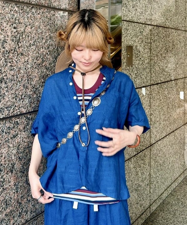 小原 もこさんの「BEAMS WOMEN｜折り畳み バケット ハット」を使ったコーディネート