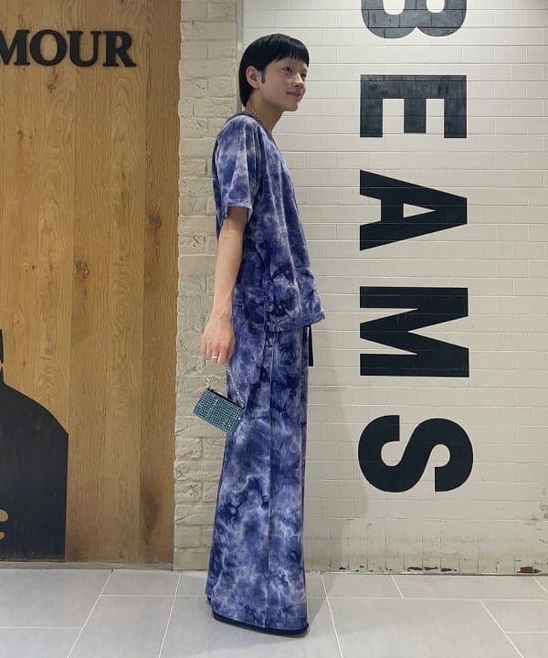 マツミヤさんの「BEAMS WOMEN｜【別注】NEEDLES / ベロア Uネック Tシャツ」を使ったコーディネート