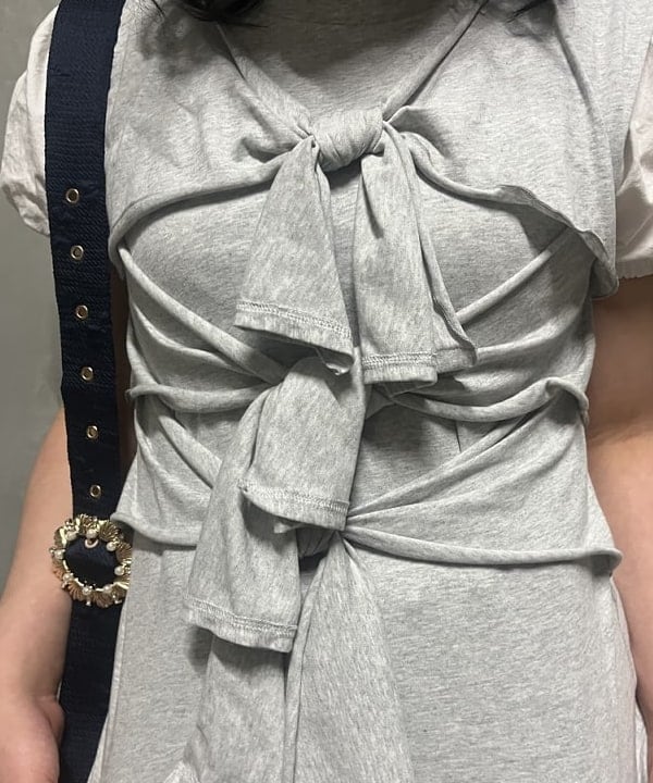 星野 真依さんの「BEAMS WOMEN｜フロント リボン ノースリーブ トップス」を使ったコーディネート