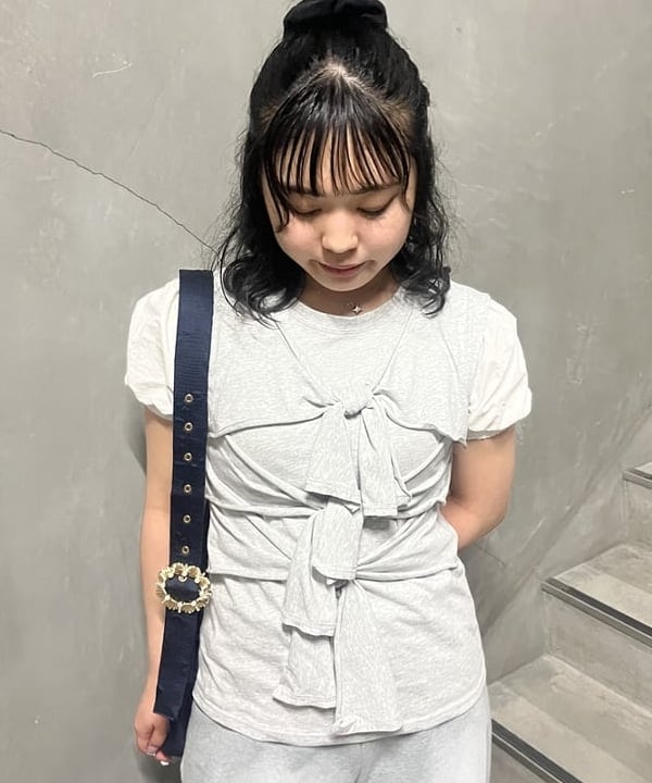 星野 真依さんの「BEAMS WOMEN｜フロント リボン ノースリーブ トップス」を使ったコーディネート